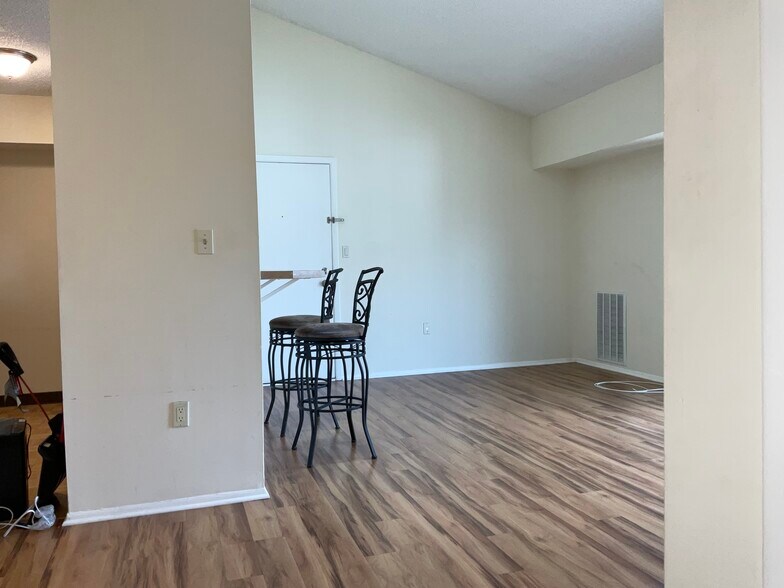 Building Photo - 2110 Aspen Dr