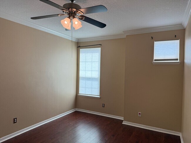 Building Photo - Gorgeous 5 bedrooms, 4 bath, 3 car garage single family home in Clermont