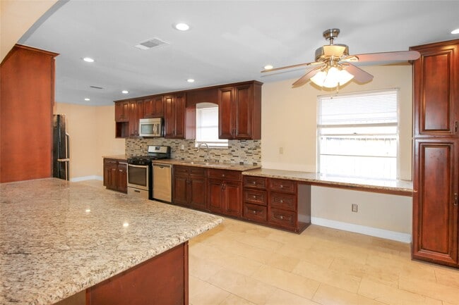 Building Photo - 5738 Willowbend Blvd