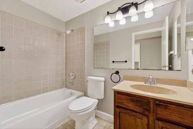 Building Photo - Beautifully Home with Large Backyard & 2-Car Garage in York Subdivision