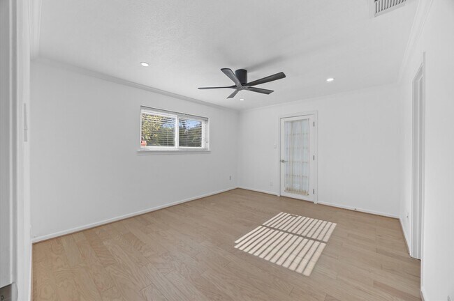 Building Photo - 25 Little John Ln