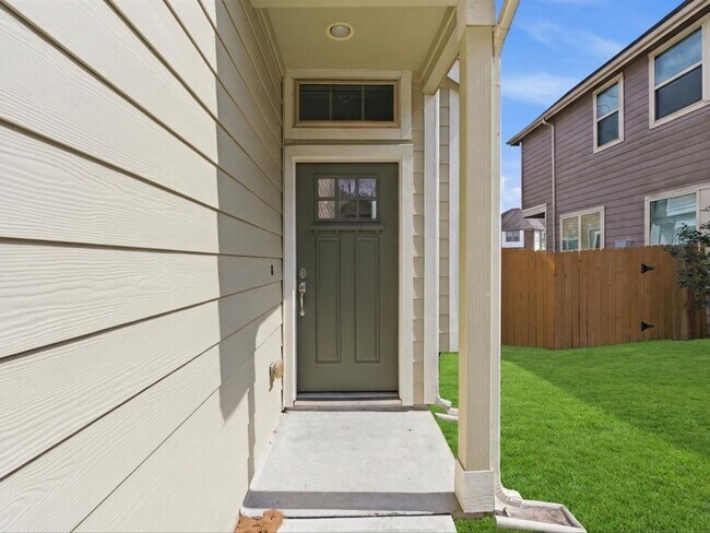 Building Photo - 28043 Rocky Heights Dr