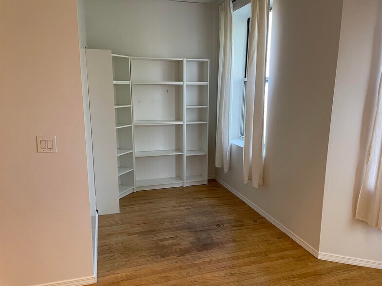 Office Nook - 1452 N Talman Ave