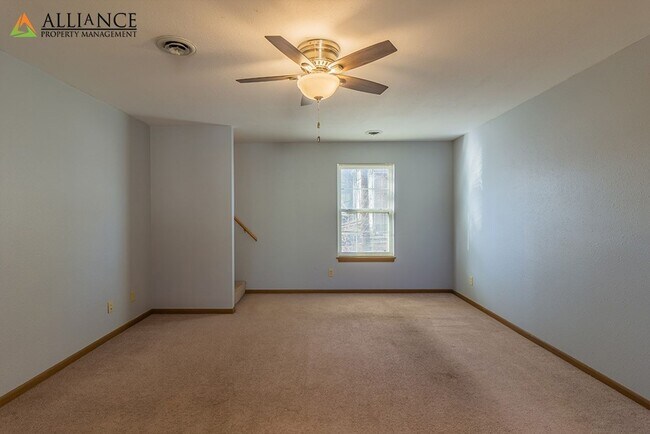 Building Photo - Bluemont Ave. 815-817