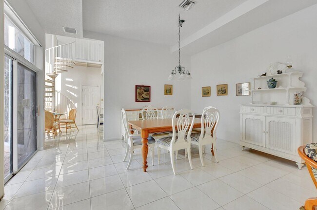 Building Photo - 23088 Via Stel