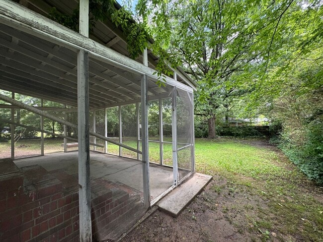 Building Photo - 3/1 House in West Rome with bonus room- $1...