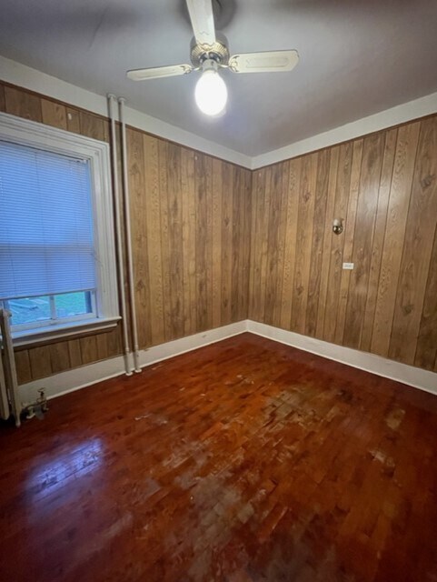 Building Photo - 929 7th St S