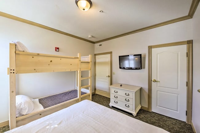 second bedroom - 418 Beachfront Dr