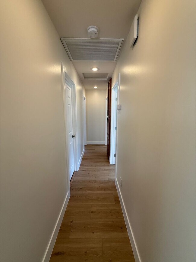 Building Photo - Beautiful 3 Bedroom 2 bath home in well de...