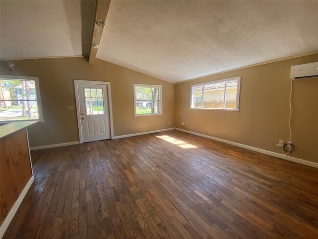 Building Photo - 28613 Netawake Ct