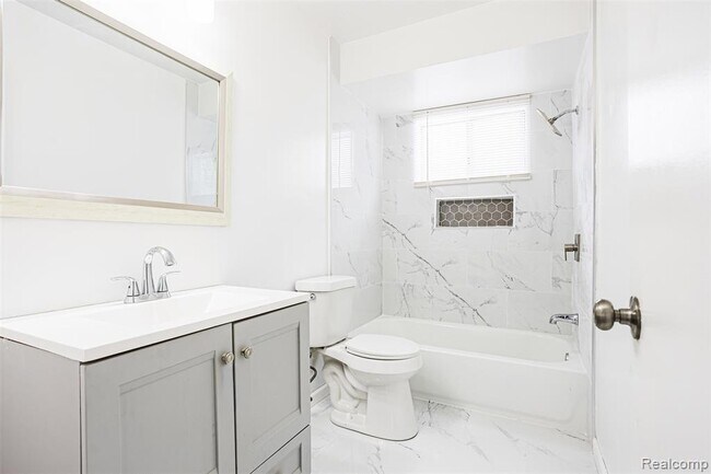 Building Photo - 6627 Orange Ln