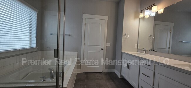 Building Photo - 11379 E 25th Dr