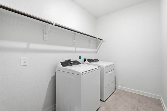 Building Photo - 18037 Martin Pines Dr