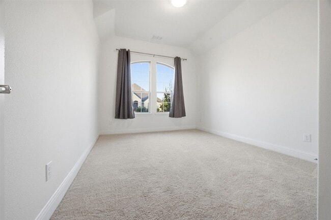 Building Photo - 208 Sequoia Dr