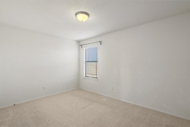 Building Photo - 12036 Pecangate Way