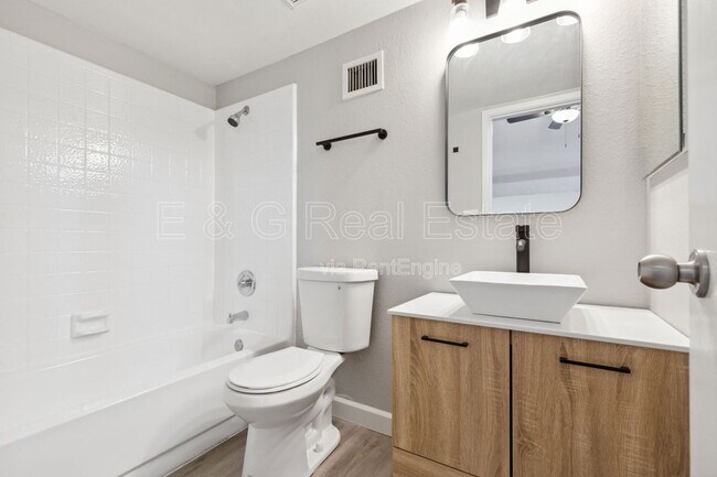 Building Photo - 30 E Brown Rd