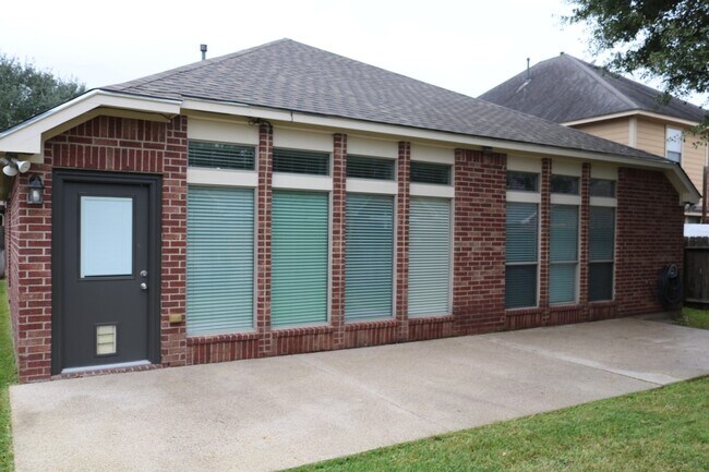 Building Photo - 2531 Llano Springs Dr