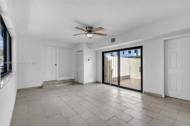 Building Photo - 130 SW 31st Ct