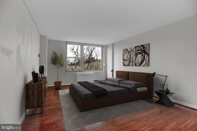 Building Photo - 4401 Roland Ave