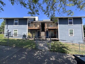 Building Photo - *1626 S G St #4, Tacoma, WA*