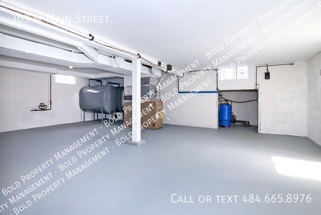 Building Photo - 303 W Main St