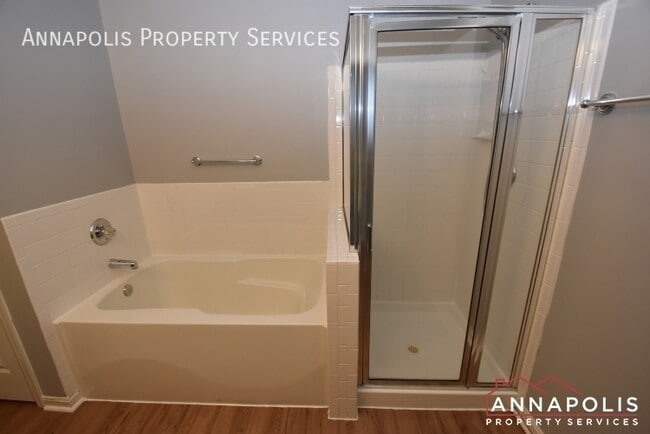 Building Photo - 8203 Barrington Ct