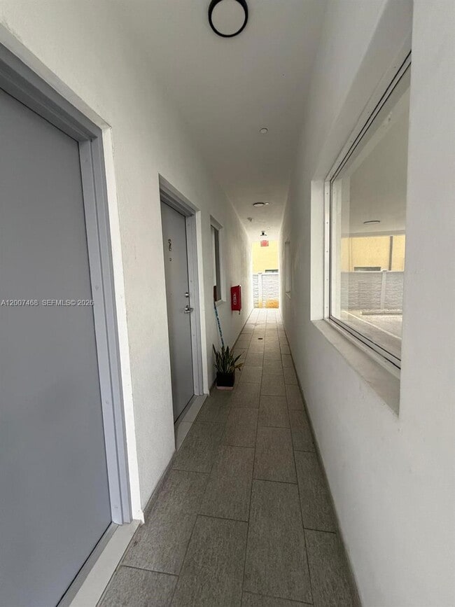 Building Photo - 381 E 50th St