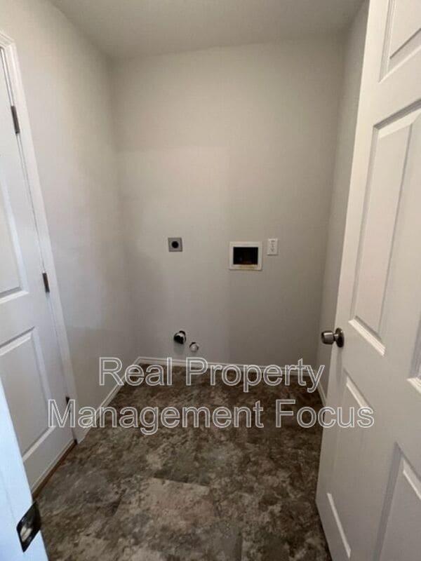 Building Photo - 1004 Trickham Dr