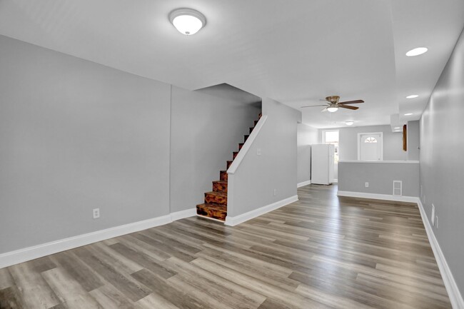 Building Photo - Spacious Renovated Baltimore Row-Home