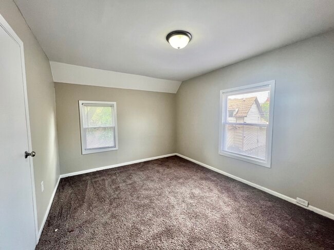 Building Photo - 812 Woodward Ave