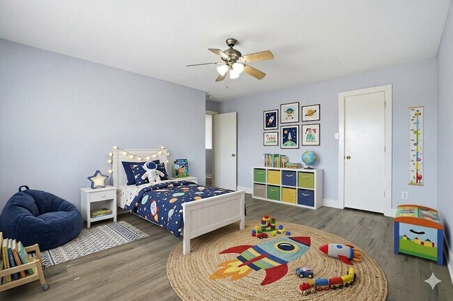 Building Photo - 11930 Longwood Garden Way