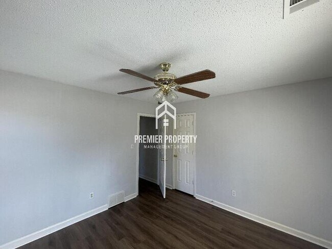 Building Photo - 5738 Riverhead Ave