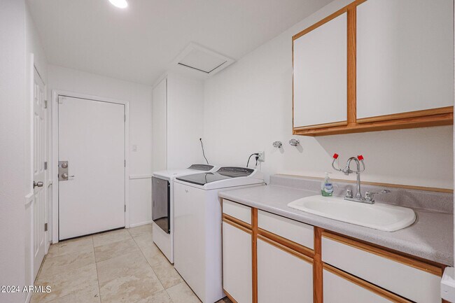 Building Photo - 3332 W Crocus Dr