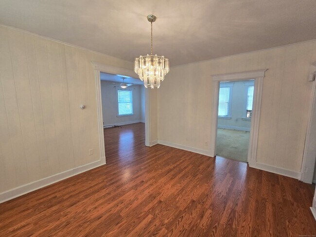 Building Photo - 21 Oakwood St