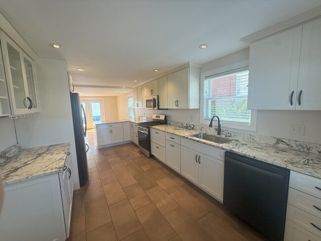 Building Photo - 1430 Simona Dr