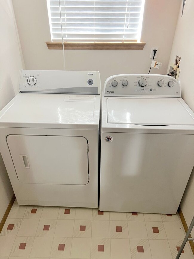 Building Photo - Spacious Upgraded Bothell/North Kirkland Home!