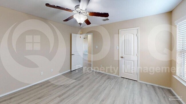 Building Photo - 400 Plum Ct