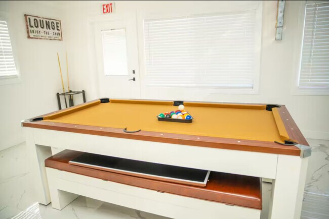 Building Photo - 651 NW 42nd Ave