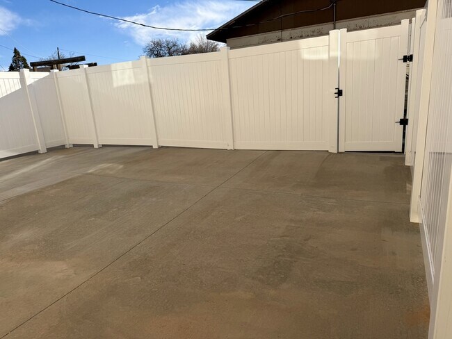 Building Photo - 361 W 400 S