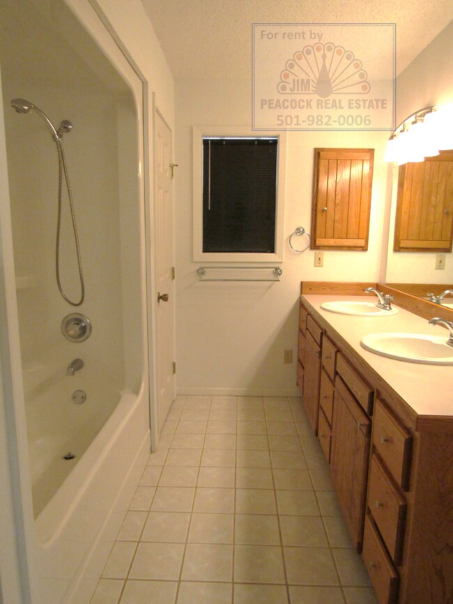 Building Photo - 42 Creekridge Cir