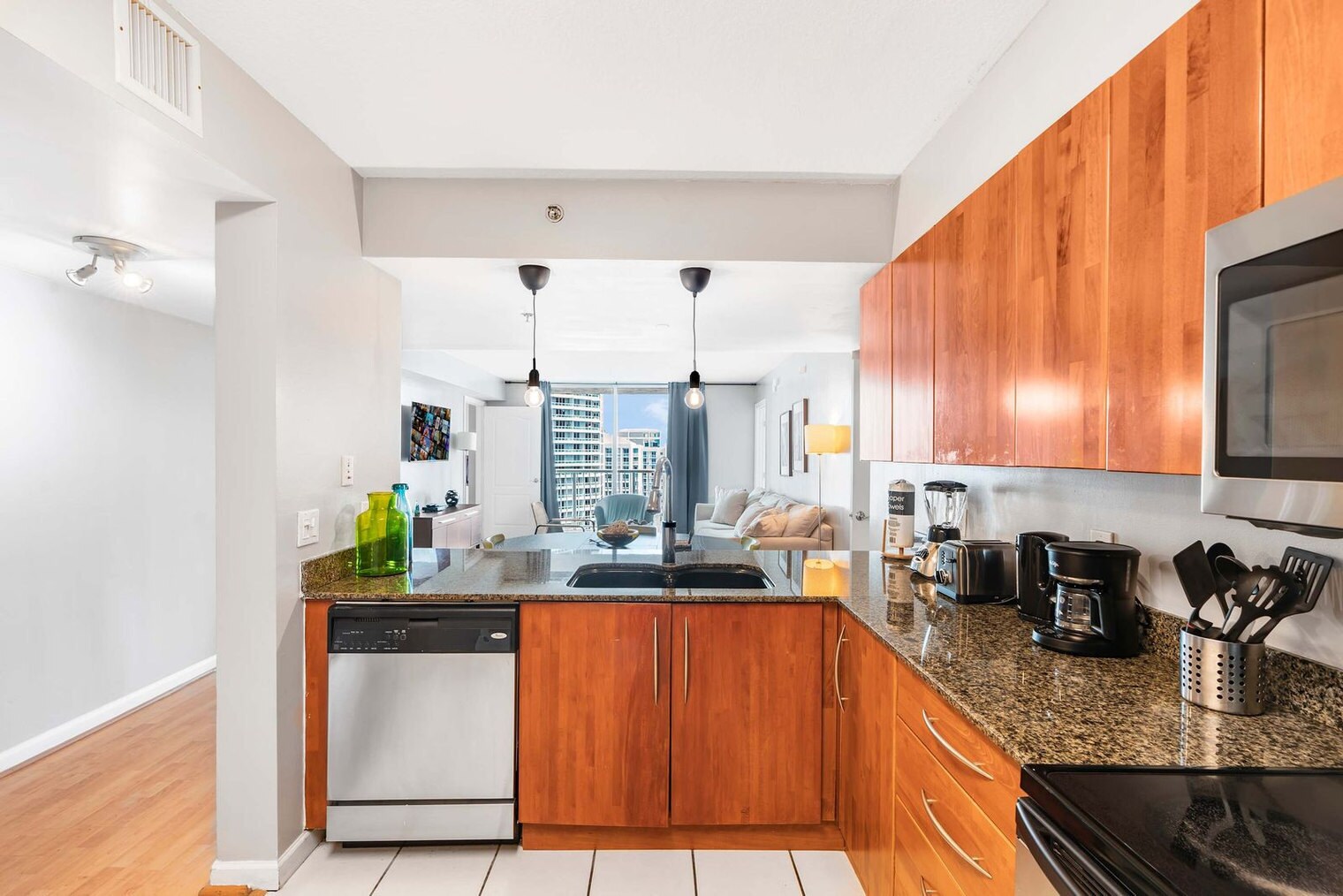 Building Photo - 1 SE 12th St