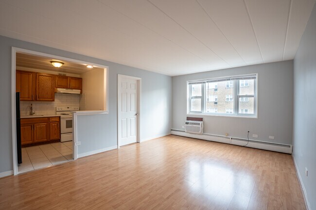 Building Photo - 6161 N Hoyne Ave