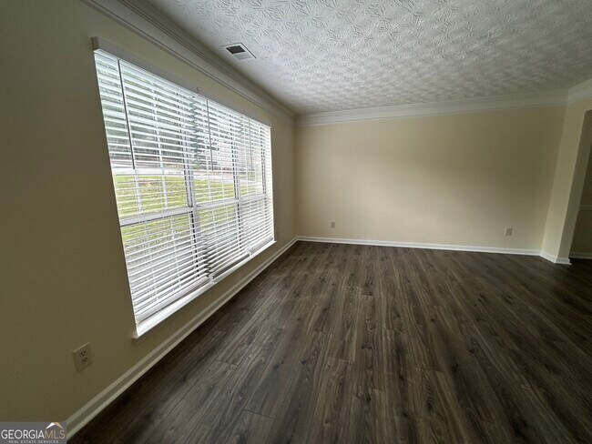 Building Photo - 4800 Streamside Dr