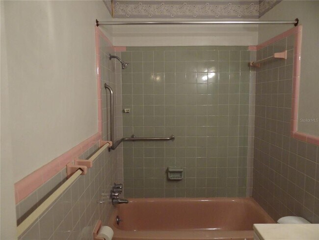 Building Photo - 6132 Dartmouth Ave N