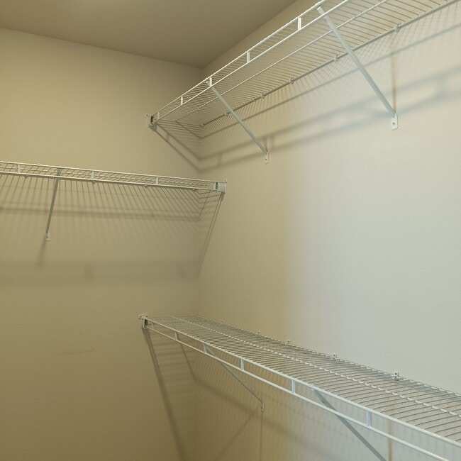 Building Photo - Beautiful Modern Home in Woodburn is Ready For You!!
