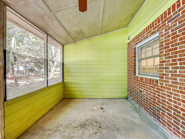 Building Photo - 2140 Kings Gate Cir SW