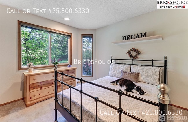 Building Photo - Remarkable Redmond Home - Walk to Microsoft and Parks!