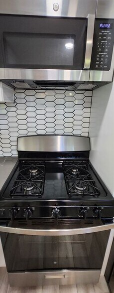 Building Photo - 28890 Cedar Dr