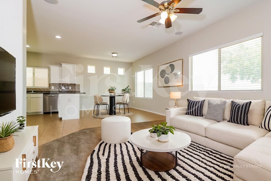 Building Photo - 25288 W Pleasant Ln