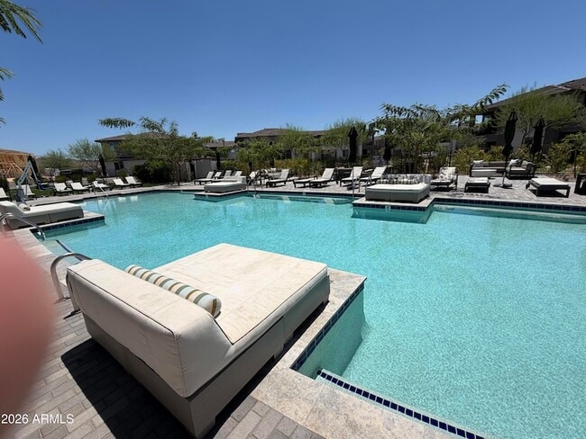 Building Photo - 2121 W Sonoran Desert Dr